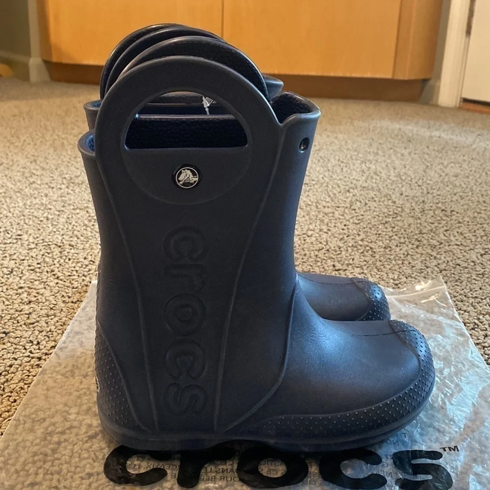 NWT Crocs Handle It Rain Boots Navy Blue Roomy Fit Kids Size 2